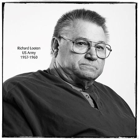 DSC_0489-bw-10x10 veteran (Large)
